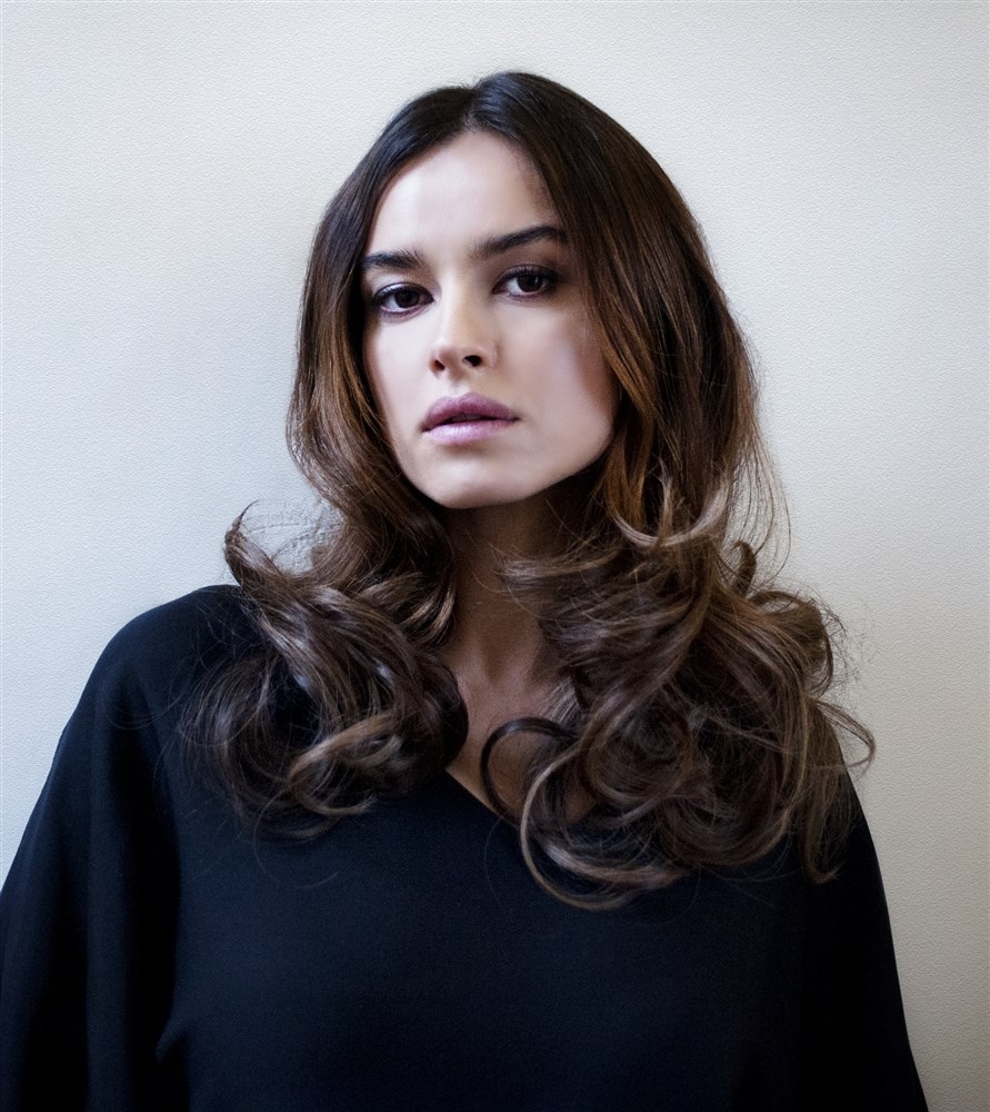 كاسيا سموتنياك الوجه الإعلاني للعطر الأنثوي الجديد من Fendi