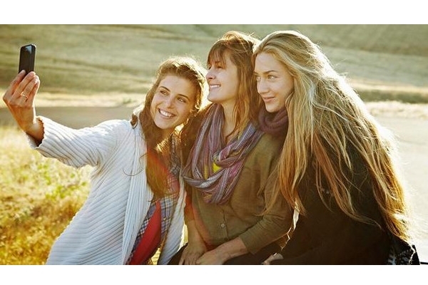 دراسة صادمة: القمل ينتقل عبر التقاط الصور!!