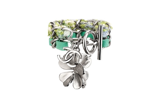 ورود، برق ولآلئ في مجموعة أكسسوارات Chanel 