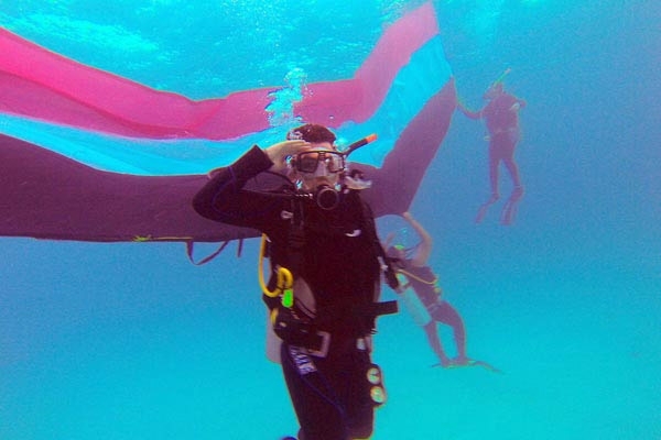 أطول علم مصري تحت الماء