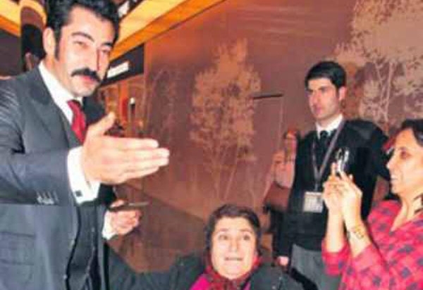 إنسانية إيزيل تخطف القلوب 