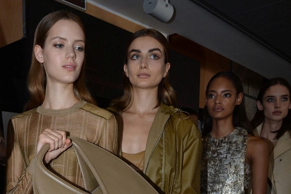 <strong  dir='ltr'>5</strong> أفكار جديدة لماكياج الصيف من أهمّ خبراء التجميل في العالم!