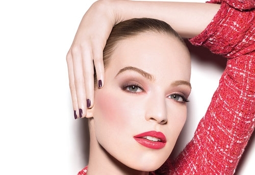 CHANEL تحتفل بالربيع من خلال مجموعة Notes de Printemps