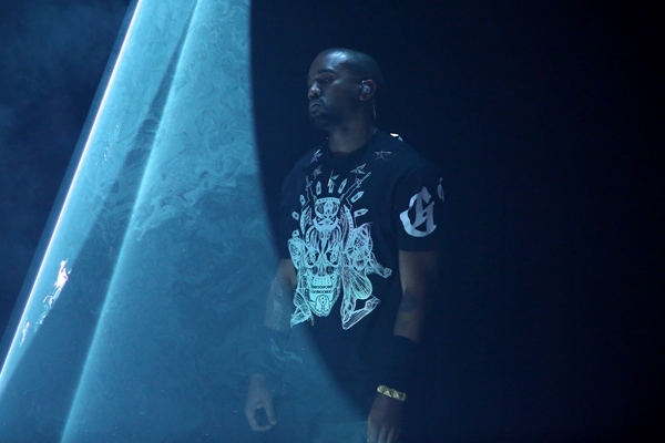 الجلد الأسود للرجال أيضاً... ولكن مع تنورة؟