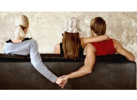 باريس المدينة المثلى للخيانات... والفرنسيون والإيطاليون أبطال الخيانة!