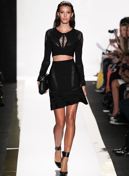 Hervé Léger by Max Azria متجددة كل موسم