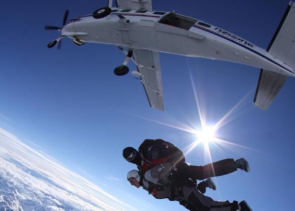 أطلقوا العنان لصراخكم واقفزوا فوق كوينز تاون