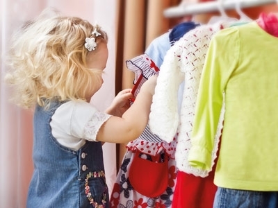 طفلي يختار ملابسه إهتمام الطفل بمظهره يبدأ في السابعة