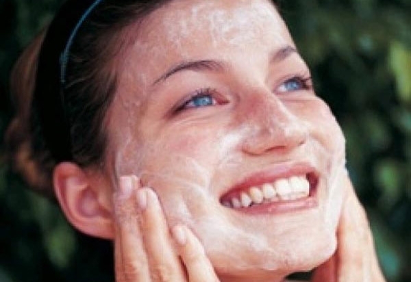 <strong>4</strong> نصائح خاصة بالبشرة العادية