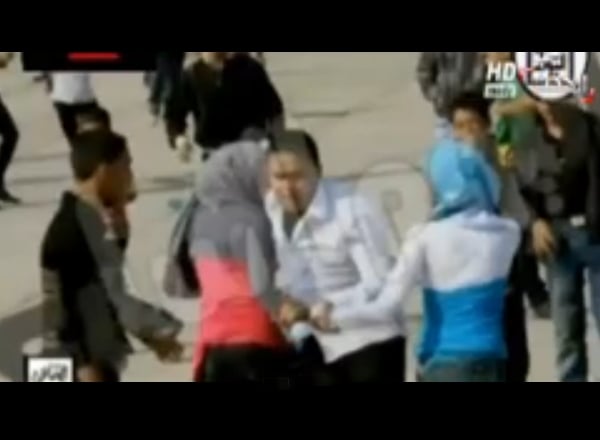 بالفيديو- تحرّش جماعي بفتاة مصرية في الجامعة