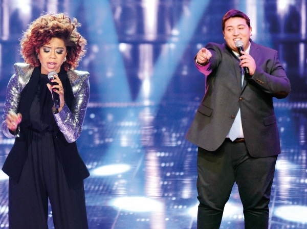 خولة المجاهد ومحمود ترابي صوتان مغربيان يكسران القيود في the Voice