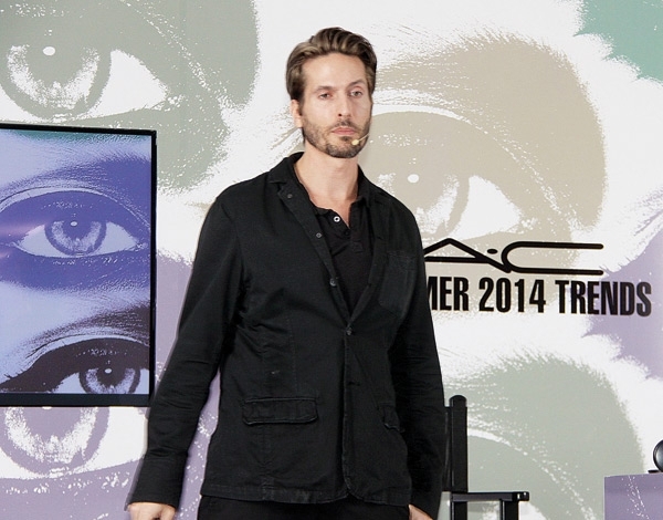 عرض 'ماك كوزمتكس' M.A.C Cosmetics لماكياج الصيف