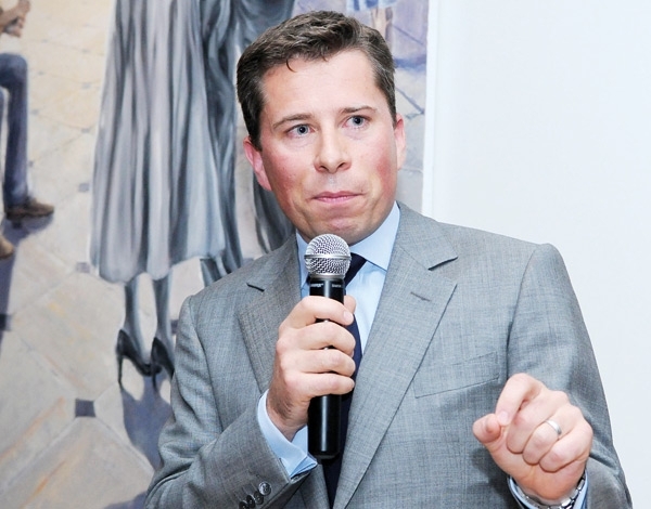 السفير البريطاني يكرّم الإعلاميين