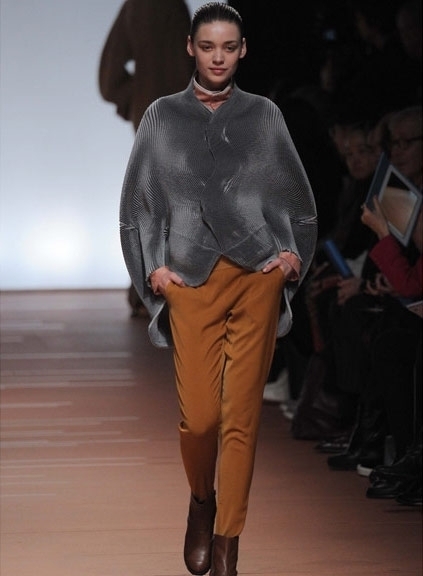 عرض Issey Miyake من باريس