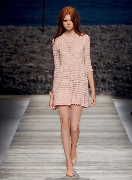 الصيف بأحاسيسه الرقيقة لن ينتهي، والمعطف ضروري لا غنى عنه! 