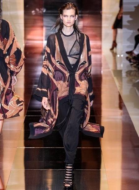 في Gucci، المرأة تتباهى بجاذبيّتها