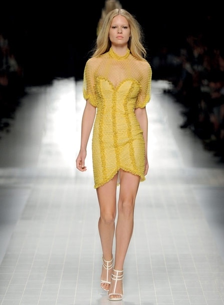 المصمّمة آنا موليناري تريدك أن تتخلي عن السروال!