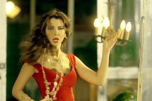 بالفيديو- ماذا قالت نانسي عجرم في الإغراء الذي تمثّله؟ ولماذا بكت ابنتها؟