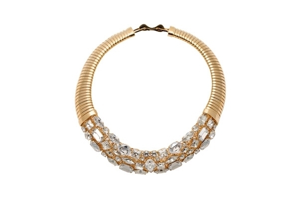 <strong  dir='ltr'>10</strong> أكسسوارات لا بد منها لكل عروس