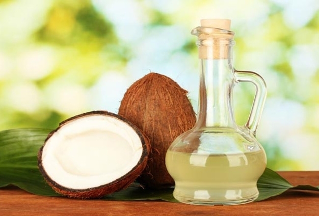 <strong  dir='ltr'>10</strong> فوائد جمالية مذهلة لزيت جوز الهند
