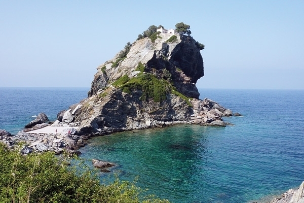 سكوبيلوس جزيرة تحضن كل سحر اليونان 
