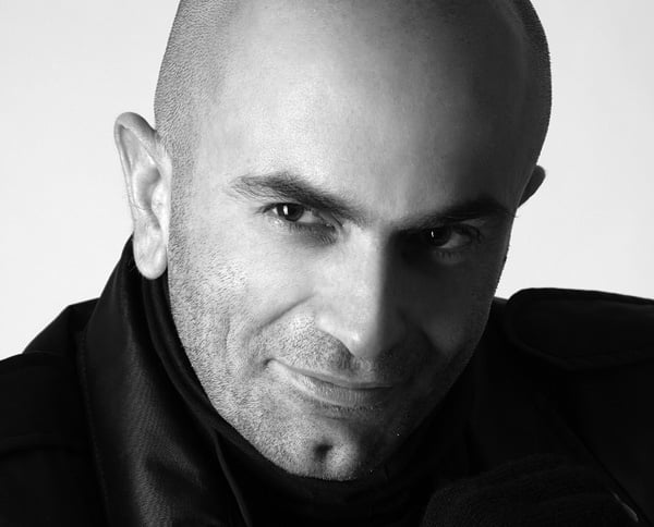 <strong  dir='ltr'>20</strong> سؤالاً للمخرج طوني قهوجي