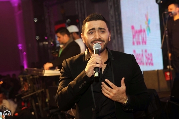 في حفل تامر حسني بالأردن: رقص وبكاء وغناء للعندليب