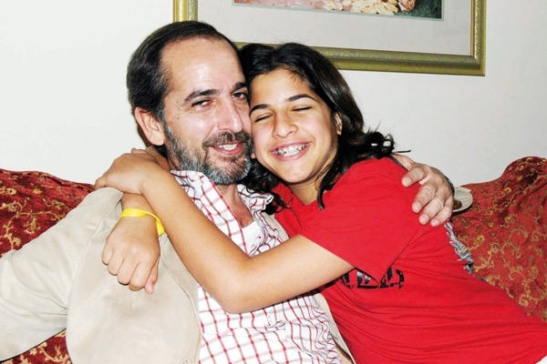 مع ابنته نورا