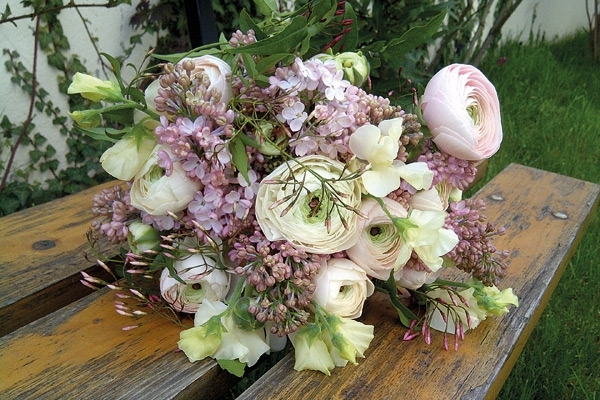 باقة مصاغة باسلوب رومانسي ناعم