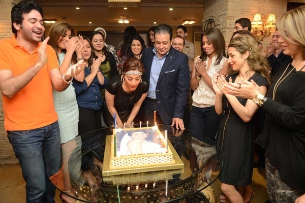 بسمة وزوجها وضيوفهما