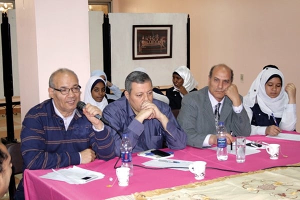 المتحدثون في الطاولة المستديرة