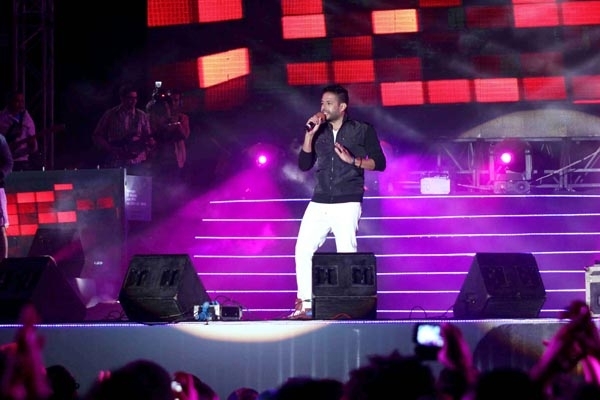  حماقي أثناء حفلته