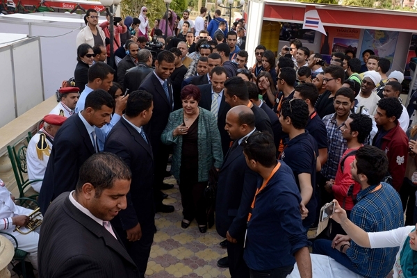 رجاء الجداوى اثناء الصعود الى المسرح