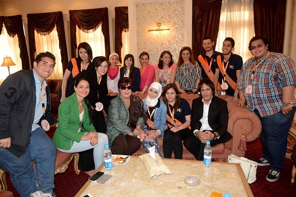 رجاء الجداوى مع الطلبة