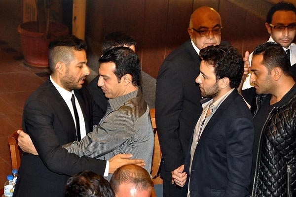  إيهاب توفيق يعزي حماقي