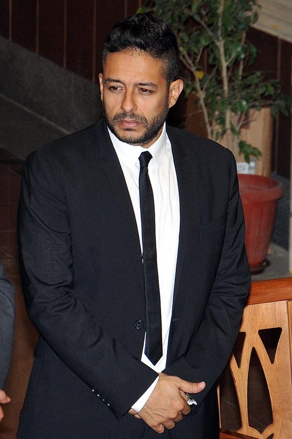 حماقي ويبدو عليه الحزن الشديد