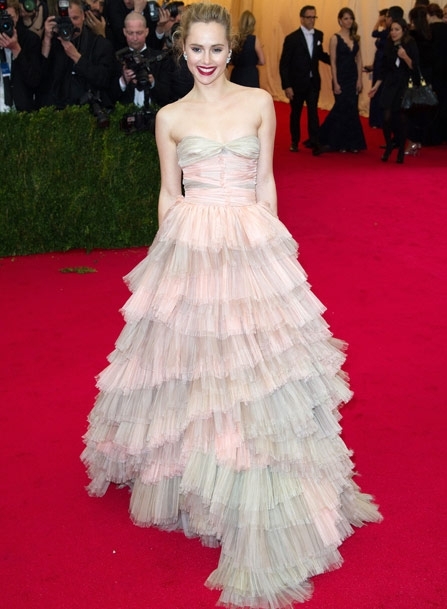 Suki Waterhouse in Burberry