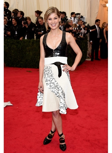 Rosamund Pike in Louis Vuitton