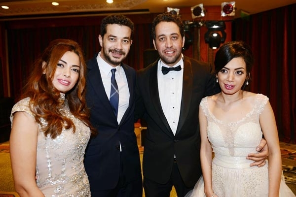 داليا وشريف مع شقيقتها وعريسها