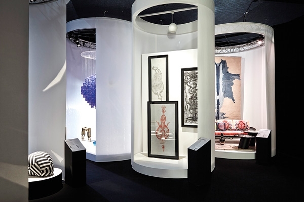 فرنسوا برنار في 'بسيكوترابيا': سيناريوهات زخرفية باذخة في غرابتها!