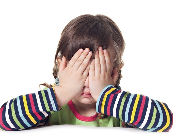 المرض والدخول إلى المستشفى مسألتان تخيفان الطفل