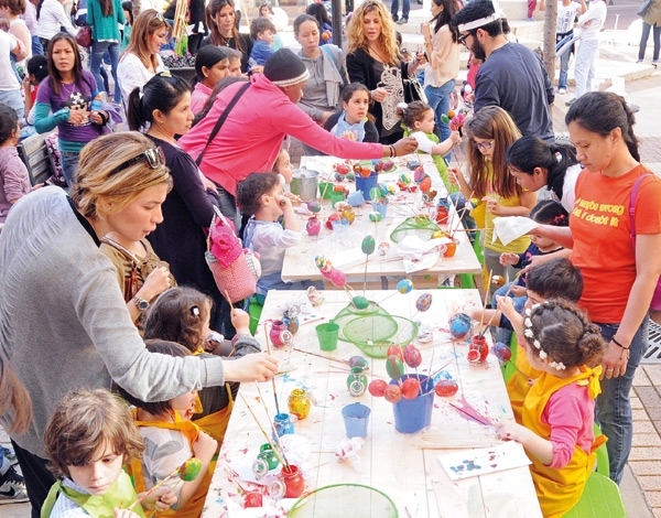 الأطفال يحتفلون في بيروت