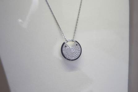 اكتشفي Amulette de Cartier مع الماس...