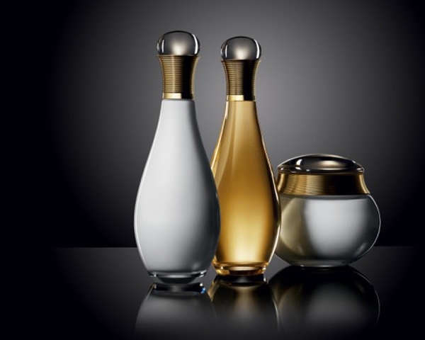 Dry silky body oil الزيت الأحدث في مجموعة J’adore