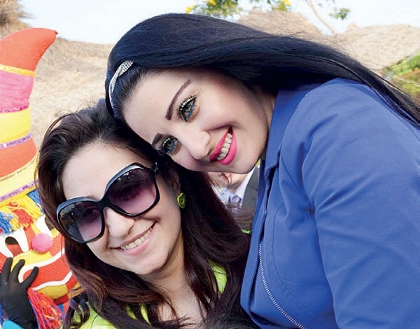 صافيناز تجامل بوسي