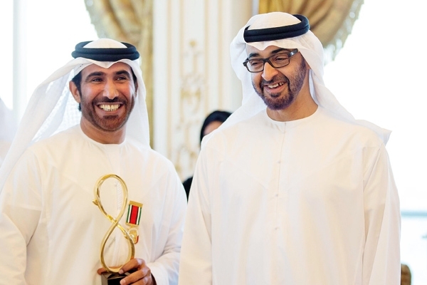 محمد بن زايد يستقبل الشخصيات الفائزة بجائزة أبوظبي