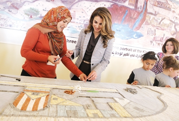 الملكة رانيا في متحف الحكاية التراثي