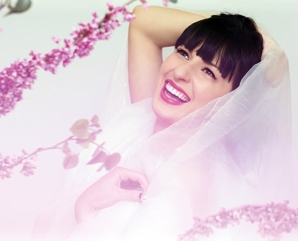 أجمل ابتسامة مع فستان الأحلام!