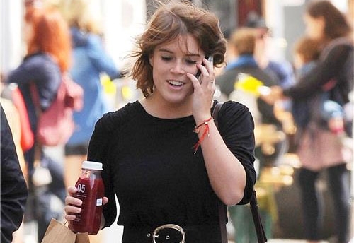 Eugenie، أميرة في نيويورك، تحبّ اليوغا وتأكل البيتزا!