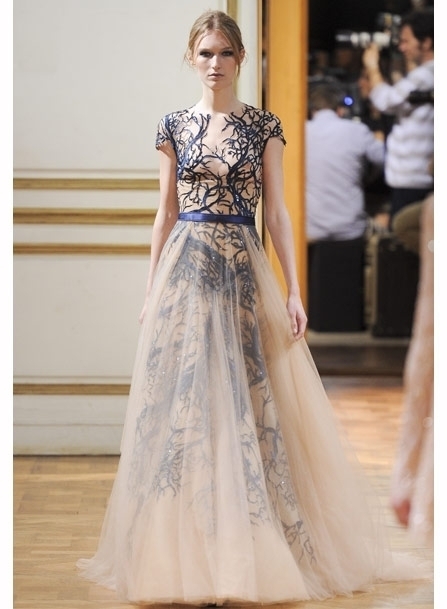 Zuhair Murad في مجموعة للأزياء الراقية في باريس